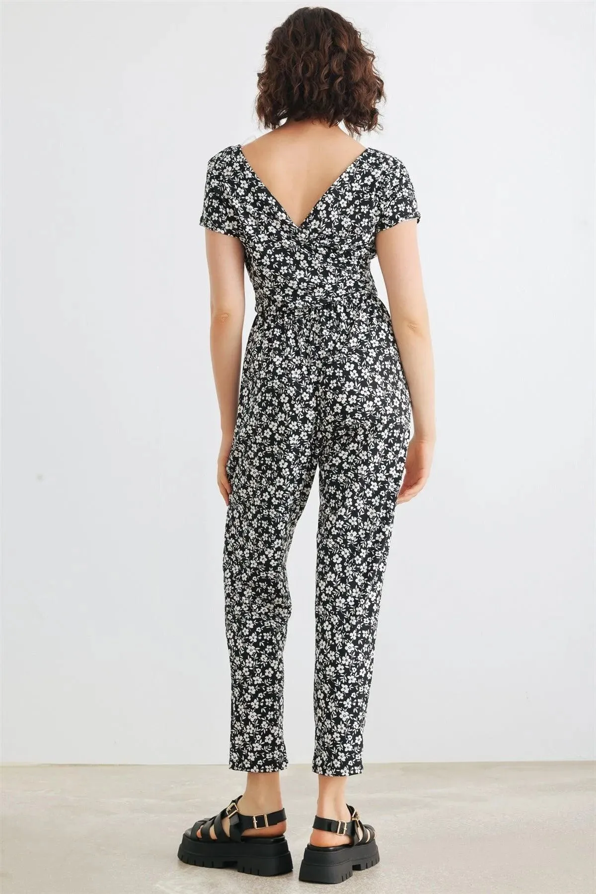 Black & White Floral Wrap Neck & Back Short Sleeve Two Pocket Jumpsuit /2-2-2