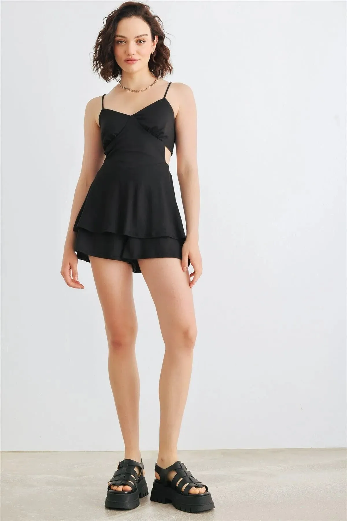 Black Sleeveless Strappy V-Neck Back Lace-Up Romper /1-2-1