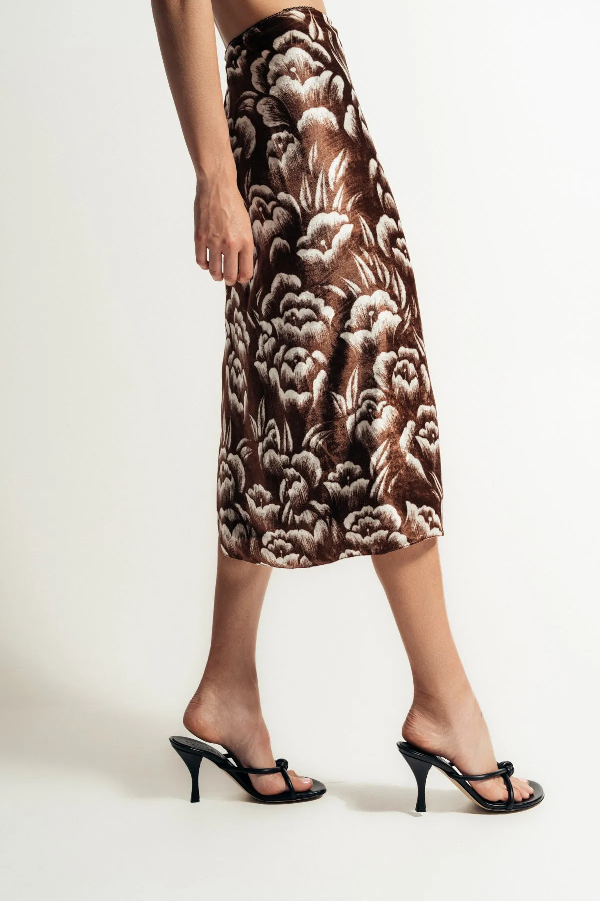 MERYLL ROGGE | VELVET FLORAL SKIRT