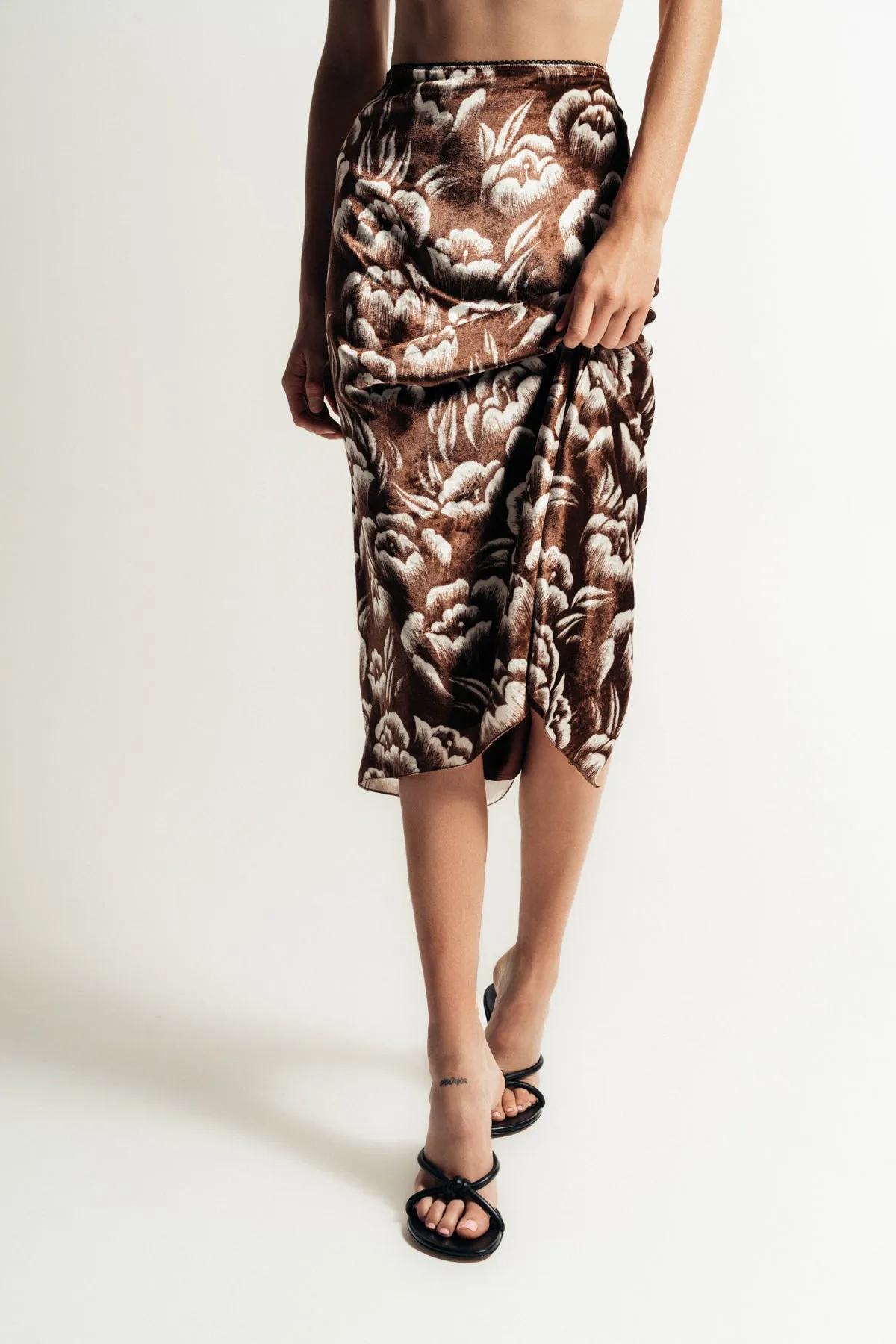 MERYLL ROGGE | VELVET FLORAL SKIRT